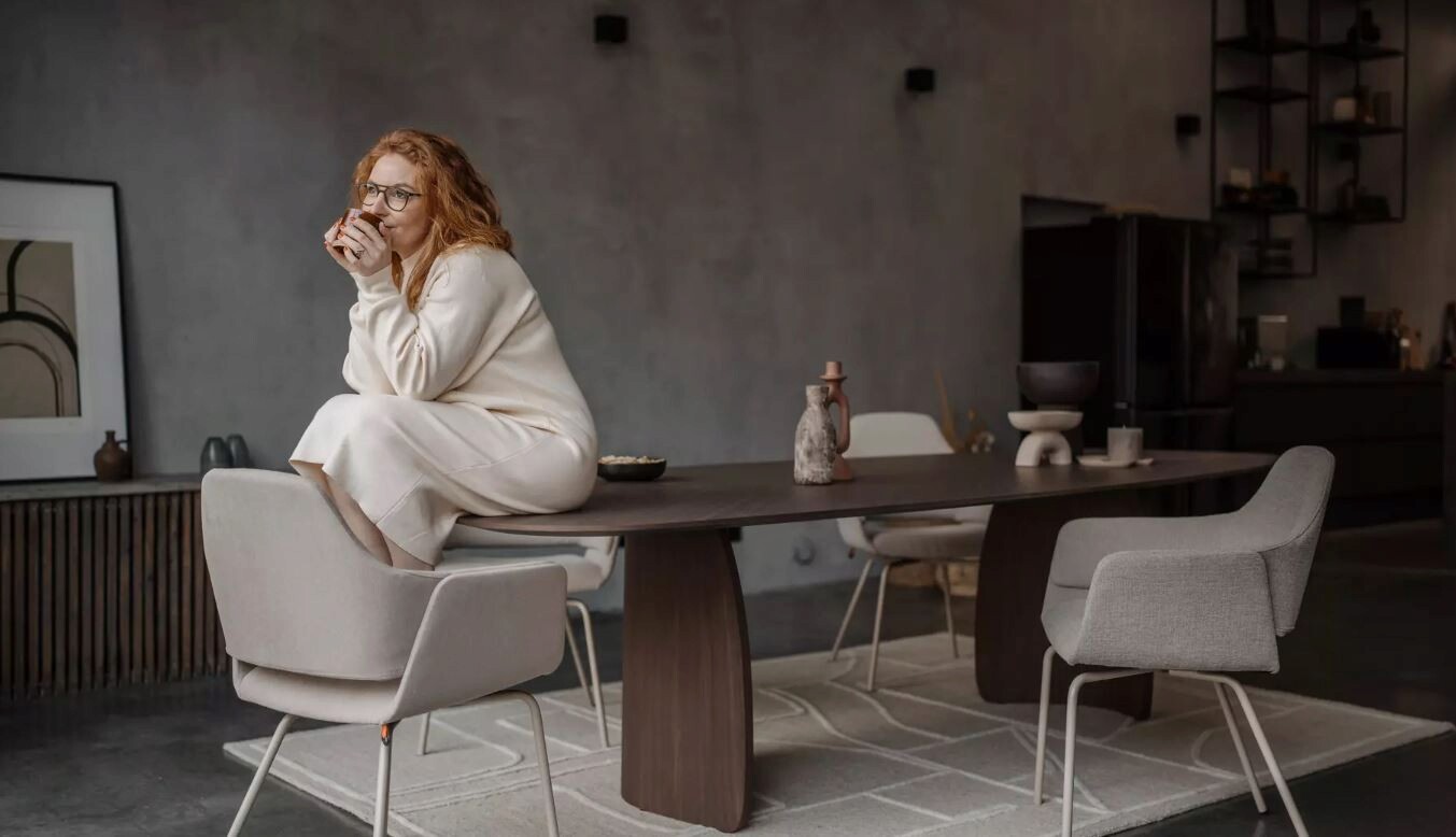 Mobitec из Бельгии: Столы и стулья. История и комфорт для настроения.